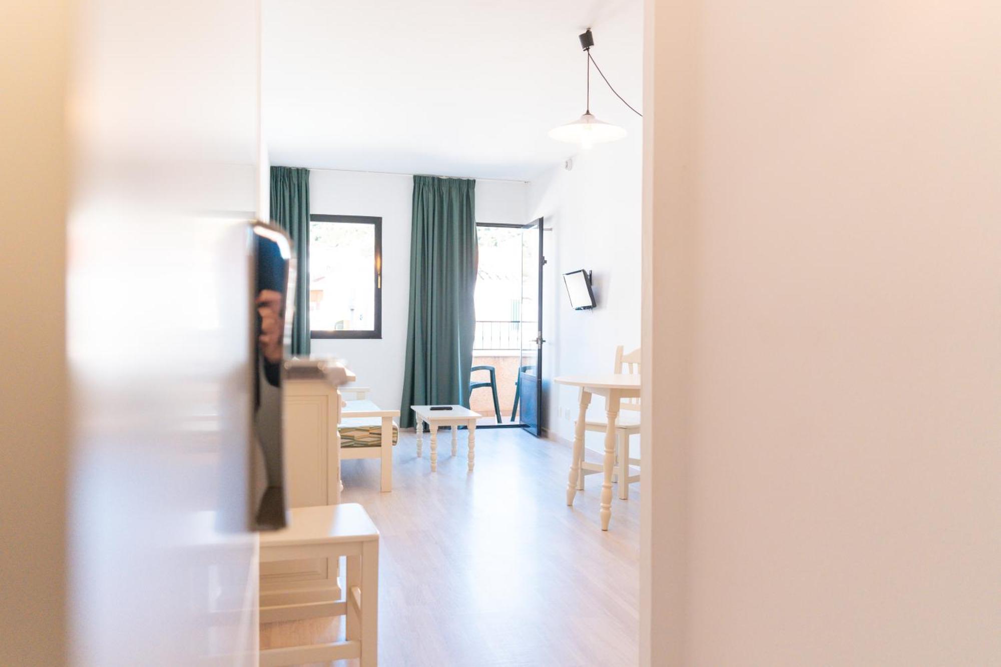 Apartamentos Loar Ferreries Bagian luar foto