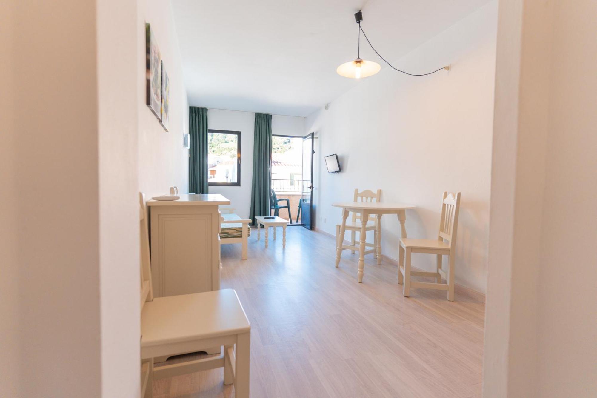 Apartamentos Loar Ferreries Bagian luar foto