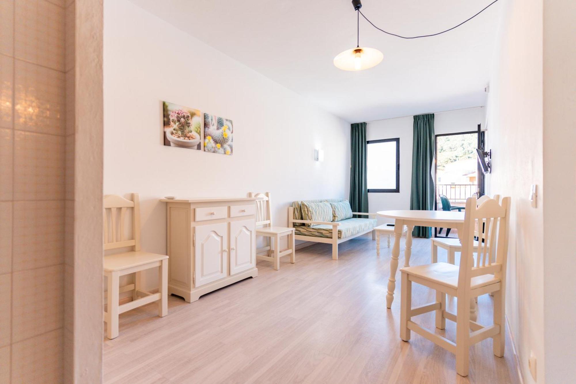 Apartamentos Loar Ferreries Bagian luar foto