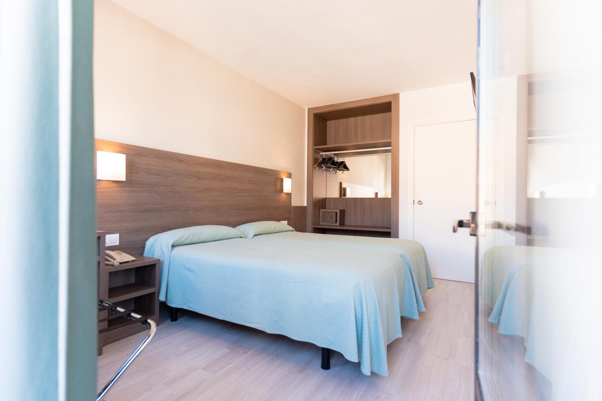 Apartamentos Loar Ferreries Bagian luar foto